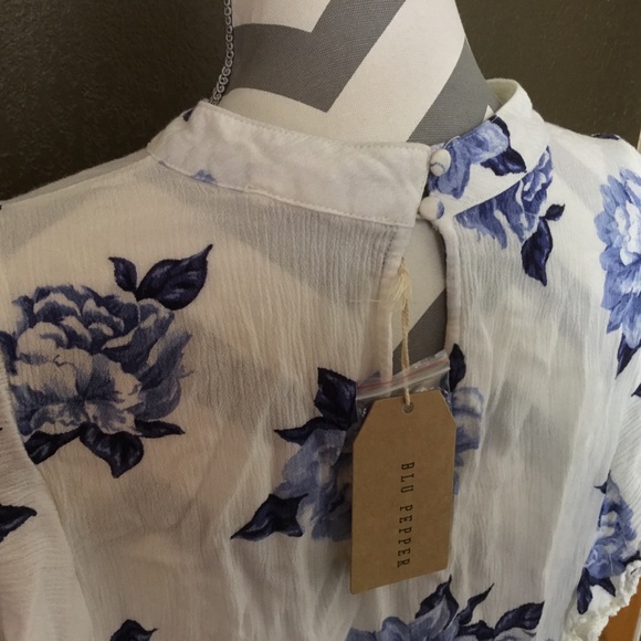 BLU PEPPER NWT PEASANT TOP - Picture 6 of 6